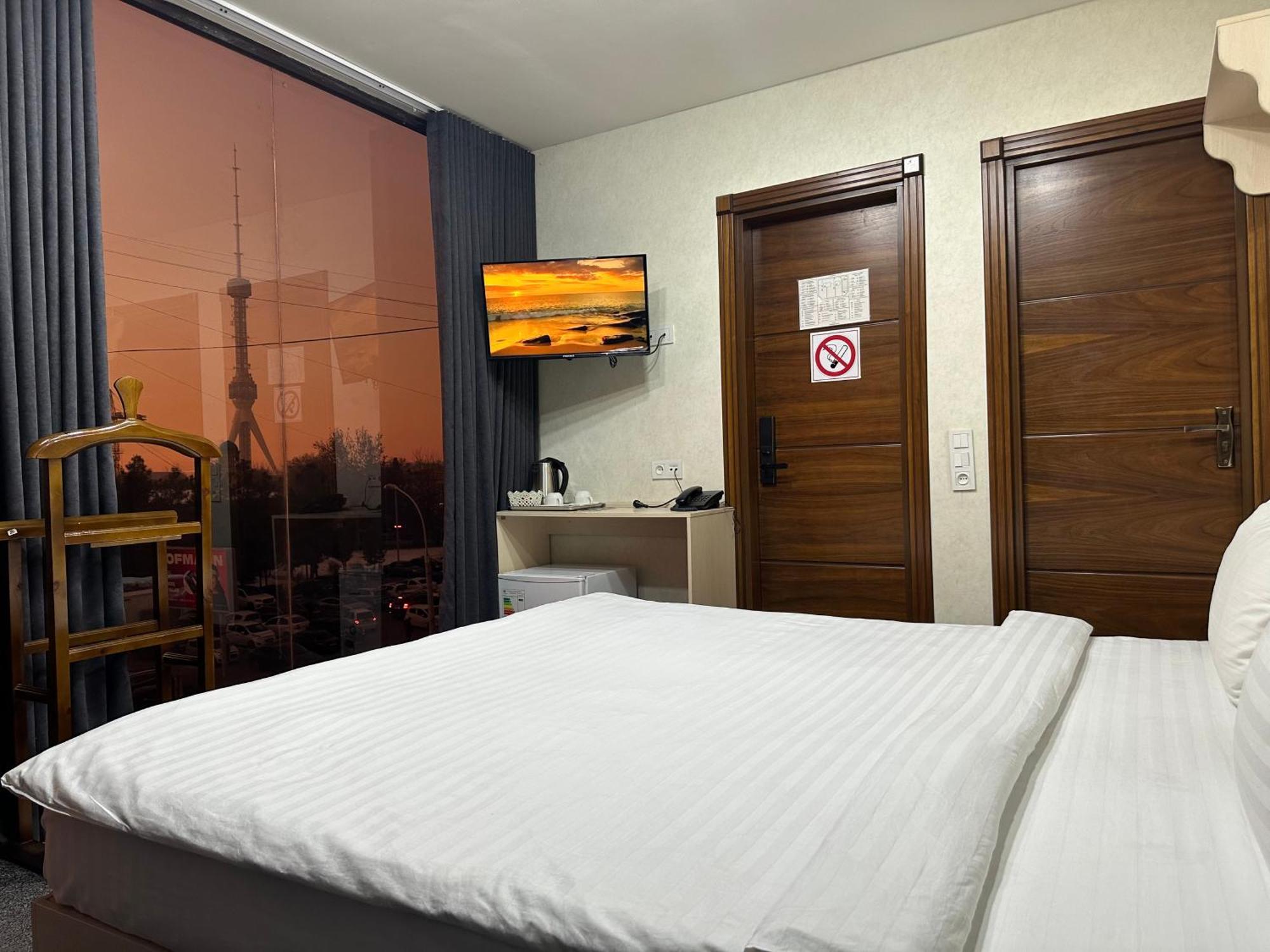 Friday Hotel Tasjkent Buitenkant foto